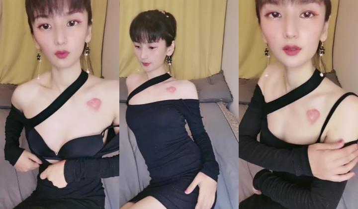 气质骨感少妇【心颜】，颜值骚的一批，大秀骚穴掰开阴唇看阴洞，连猫猫都要路过看看，女主的骚味穴！