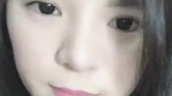 颜值高有点像明星杨采妮的女主播深夜放毒 八字大奶大乳晕逼毛性感洗澡直播 清晰国语对白