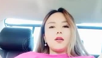 高颜值极品美少妇 户外 在车里和炮友口交 漏奶露逼诱惑 然后把炮友带回家啪啪大秀 后入操逼内射 