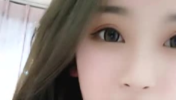 高颜值的小野猫大秀直播，身材完美奶子嫩的能出掐出水还很翘挺，骚逼粉嫩自慰呻吟，一露脸就兴奋不要错
