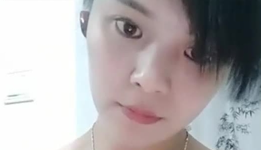 合肥白嫩性感的美女酒店私会给她刷了很多礼物的粉丝,为了再刷礼物竟直播整个啪啪过程,各种姿势爆插.