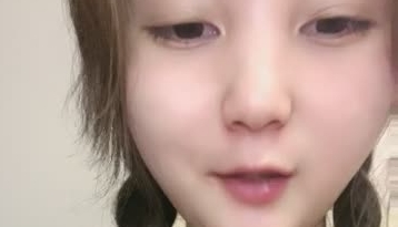 童颜大奶肥美鲍鱼全程露脸激情大秀直播，互动撩骚揉奶玩逼，道具爆菊花淫声荡语，抠的骚穴高潮迭起呻吟