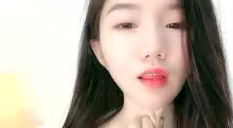 半糖~【芙蓉水葡萄】玫瑰花浴，真会保养，水里揉奶露逼娇喘诱惑，出浴大秀嫩逼，阴毛好多！
