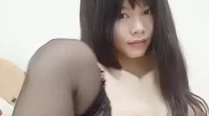 手机直播长发大奶妹子女仆装性感黑丝道具JB插B自慰秀