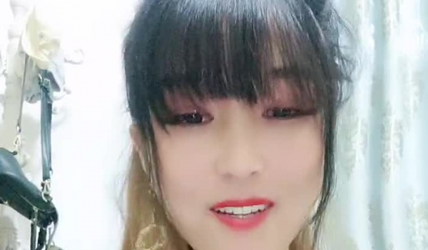 乳娘喷奶贼熘，单身妈妈一个人带孩子直播赚外快，全程露脸激情大秀，奶水像水枪是的喷射，自己抠骚穴冒