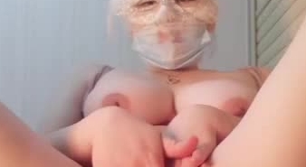 非常淫荡骚女身材丰满大奶少妇开档黑丝 跳蛋按摩器震动自慰淫语骚话JJ抽插