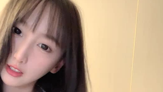 【泡泡咕】九分超高颜值19岁美少女，偶像明星级别颜值 吊打各路网红，刚发育好的奶子最可口，收益榜