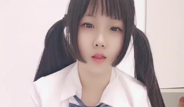 在校学生妹【乐乐崽】超级大巨乳~天下第一大奶~夹奶头~感觉要爆炸了！