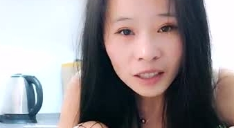 风骚苗条少妇和炮友双人啪啪大秀 穿着开档网丝 啪啪完不爽接着自慰 很是淫荡
