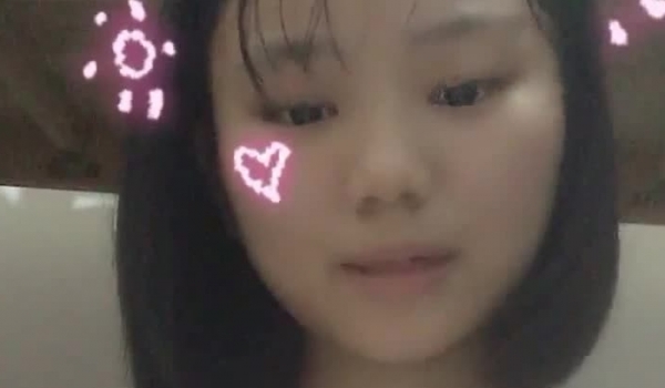 广东小姐姐 极品大奶嫩妹 露奶诱惑 出租屋给炮友口交 深喉吞精大秀