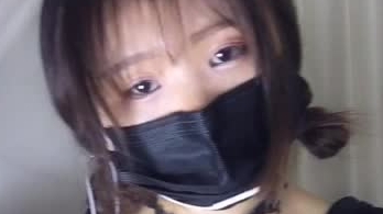 【手机直播精品福利】主播【萌态尤物艾希5】白色透明睡裙，激情艳舞玩抖奶，双道具抽插高潮喷水