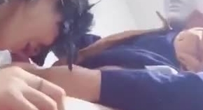 姐妹同台直播老师的大鸡巴草妹妹的小粉逼姐姐在一旁指挥最后口爆吃豆浆