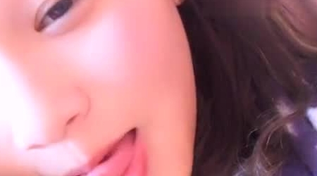 太拼了 刨腹产95后漂亮小辣妈为了赚点奶粉钱居家带着孩子露脸直播啪啪啪 BB还挺粉嫩的 清晰淫荡