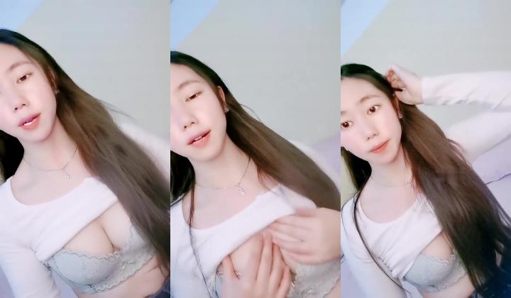 绿播转黄！【大四学妹兼职】校花牛仔裤，雪白大屁股 舞蹈专业 身材不错，皮肤白