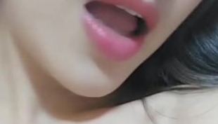 很是清纯漂亮美女嫩妹主播漫漫灬 一多大秀 身材苗条逼逼粉嫩 完事洗澡洗流了不少淫水的骚穴