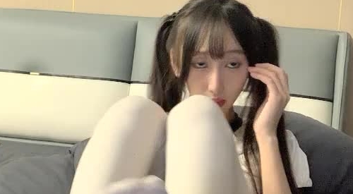 【泡泡咕】【撸点极高】九分超高颜值19岁美少女，偶像明星级别颜值 吊打各路网红，一等一粉嫩的鲍鱼