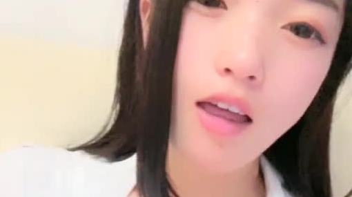 颜值不错萌妹子道具自慰秀 掰开逼逼近距离特写跳蛋塞入拉扯非常诱人