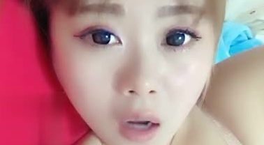 漂亮美女主播穿着丝袜 收费直播大秀 颜值不错身材也好 自慰插穴很是诱人