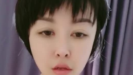 气质少妇全程露脸情趣装拉闺蜜姐妹一起玩直播挣钱，很有感觉的少妇道具摩擦骚逼吃奶子特写