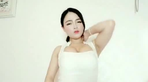 重金自购花椒直播主播娜妮子私拍，这妞颜值高奶不小，情趣内衣露脸表情很诱惑撅着屁股抠