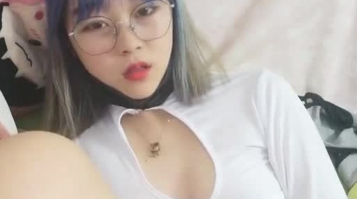 漂亮眼镜妹尺度大秀 自慰插穴 很是诱人喜欢别错过