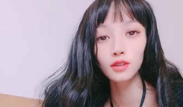 妖艳红唇牙套小姐姐女同双女5小时大秀，特写粉穴假屌互插，69姿势舔逼手指抠入，轮换着假屌抽插极其