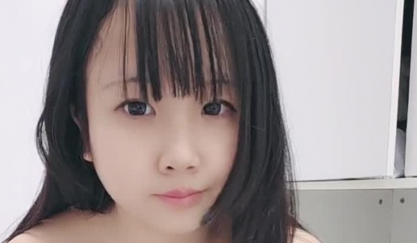在校学生妹【乐乐崽】超级大巨乳~天下第一大奶~夹奶头~感觉要爆炸了！