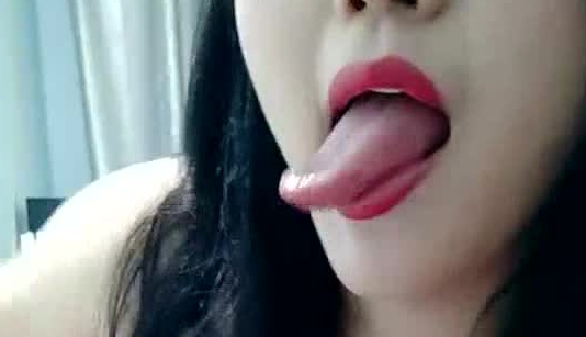 手机直播福利之干爹的幸福生活，露脸大奶子大屁股夫妻啪啪秀，淫语对白不断多姿势爆草内射特写