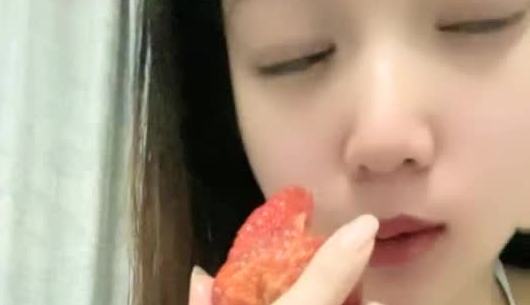 别这样好不好，这妞长的很带劲啊，露脸勾搭狼友大秀直播，美臀美穴高跟诱惑，性感的大奶子粉嫩骚穴道具