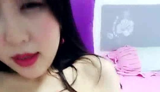 手机直播福利性感诱惑无衣7，情趣装包臀裙，风骚诱惑淫语表情骚浪摸奶漏逼，道具抽插淫叫