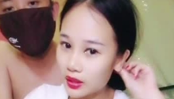 【手机直播精品福利】主播【小污女与老骚男5】骚情小护士被压在身下多姿势爆草，呻吟给力高潮不断，最