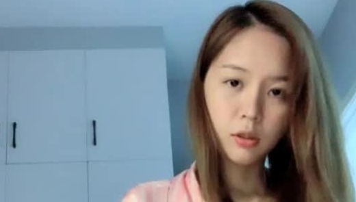 高颜值长相甜美妹子道具自慰 逼逼非常粉嫩毛毛整齐跳蛋震动逼逼呻吟诱人