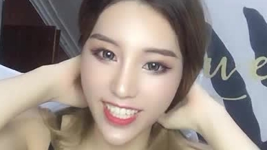颜值不错很漂亮的御姐美女主播直播小秀 身材也很苗条 奶子不大不小很诱人