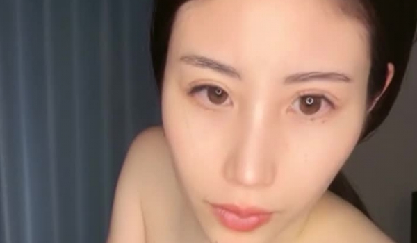 日本女优平台直播，虎牙骚御姐，168CM大长腿一字马，性感脱衣舞，穿上网袜操逼，骑乘位操嫩穴
