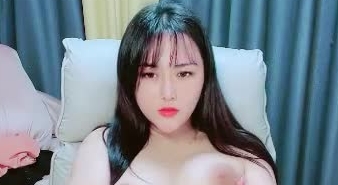 美美哒小少妇全程露脸激情大秀，颜值高身材好奶子又大又软，道具激情插逼浪叫呻吟好骚，火辣诱舞揉捏骚