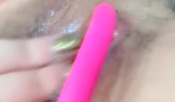 丰满胖妹子，白皙大奶子，跳蛋自慰丰满一线天阴户，啧啧淫水流