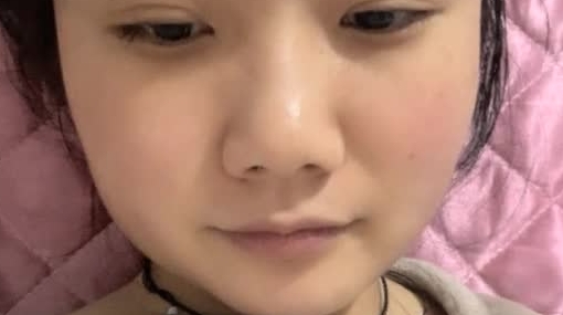 【喜欢哥哥手指】第一批返乡的单身女青年 深夜闺房自慰 直播间各位大哥套路多 骚鲍鱼白浆溢出给特写