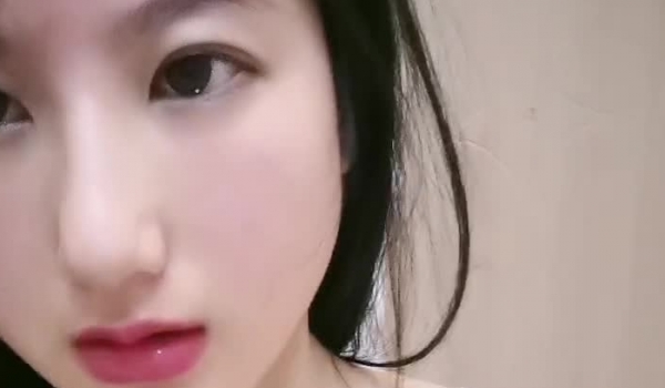 高颜值气质大奶风骚少妇，情趣诱惑大秀直播，揉捏软嫩的大奶子浪叫呻吟，掰开逼逼给狼友看特写自慰舔骚