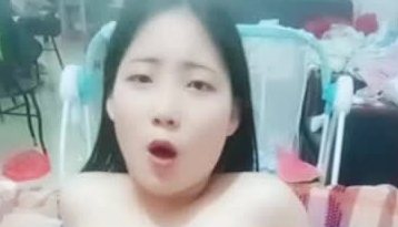 无毛嫩逼玲妹妹 一多自慰大秀 逼逼干净无毛 炮机自慰插穴 很是诱人