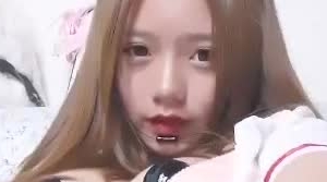 手机直播福利之36D爆乳美女，露脸一多大秀，奶子大逼儿肥情趣装，道具激情自慰好想干她第二弹