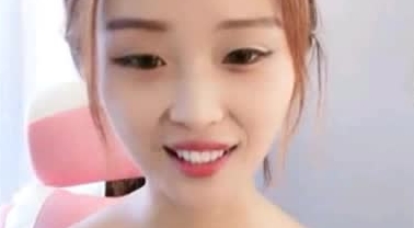 颜值不错美女主播林悦月直播秀 翘着屁股看美臀骚穴 很是诱人