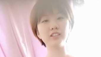 短发素颜妹子 皮肤白 床上露奶诱惑 毛毛稀少 跳蛋塞进逼逼里自慰 后入式 非常精彩