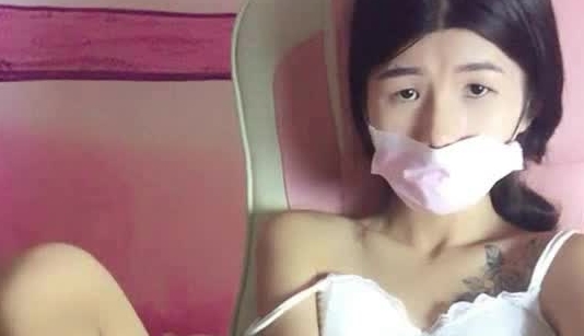 身材苗条的美女主播惠子自慰大秀 用完黄瓜再用胡萝卜