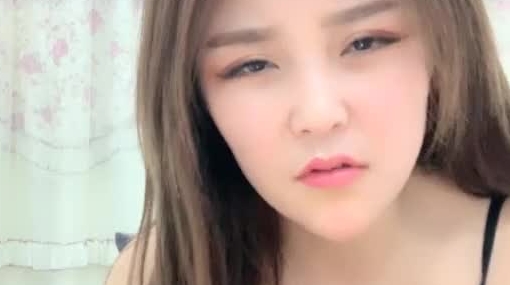 颜值不错性感白嫩美女美女自摸小穴激情道具自慰