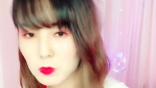 颜值不错御姐美女主播收费大秀 穿着齐逼小短裙 内裤都没穿 馒头鲍鱼小骚穴很漂亮