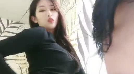 178CM女神级翘臀长腿大美女见客人在直播扭动翘臀配合,见男的把直播关了才脱光衣服啪啪,没想到还