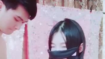 长发年轻小嫩妹和炮友双人泡泡大秀 身材瘦瘦的 完事还掰开小穴 十分淫荡