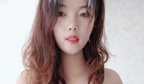 【耳边的呻吟】颜值不错妹子全裸露脸直播 小手和道具轮流抽插自己小逼 淫水直流