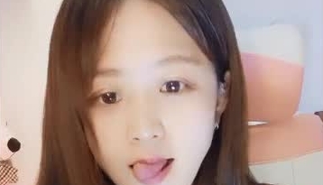 长相甜美的大眼美女主播 露奶露逼诱惑 椅子上掰开小穴摩擦阴蒂 道具插逼自慰大秀 淫水多多 特写B