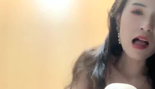高颜值大长腿苗条妹子深夜厕所自慰 性感开裆丝袜逼逼塞着跳蛋拉扯自摸 很是诱惑不要错过